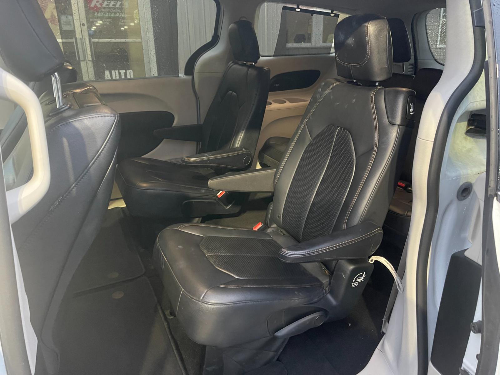 2018 White /Black Chrysler Pacifica Touring-L Plus (2C4RC1EG0JR) with an 3.6L V6 DOHC 24V engine, 9A transmission, located at 11115 Chardon Rd. , Chardon, OH, 44024, (440) 214-9705, 41.580246, -81.241943 - This 2018 Chrysler Pacifica Touring L Plus is a well-equipped minivan, boasting a single-owner history and a clean accident record. It features a capable 3.6L Pentastar V6 engine complemented by a 9-speed automatic transmission with start-stop technology to enhance fuel efficiency. The interior is a - Photo #34